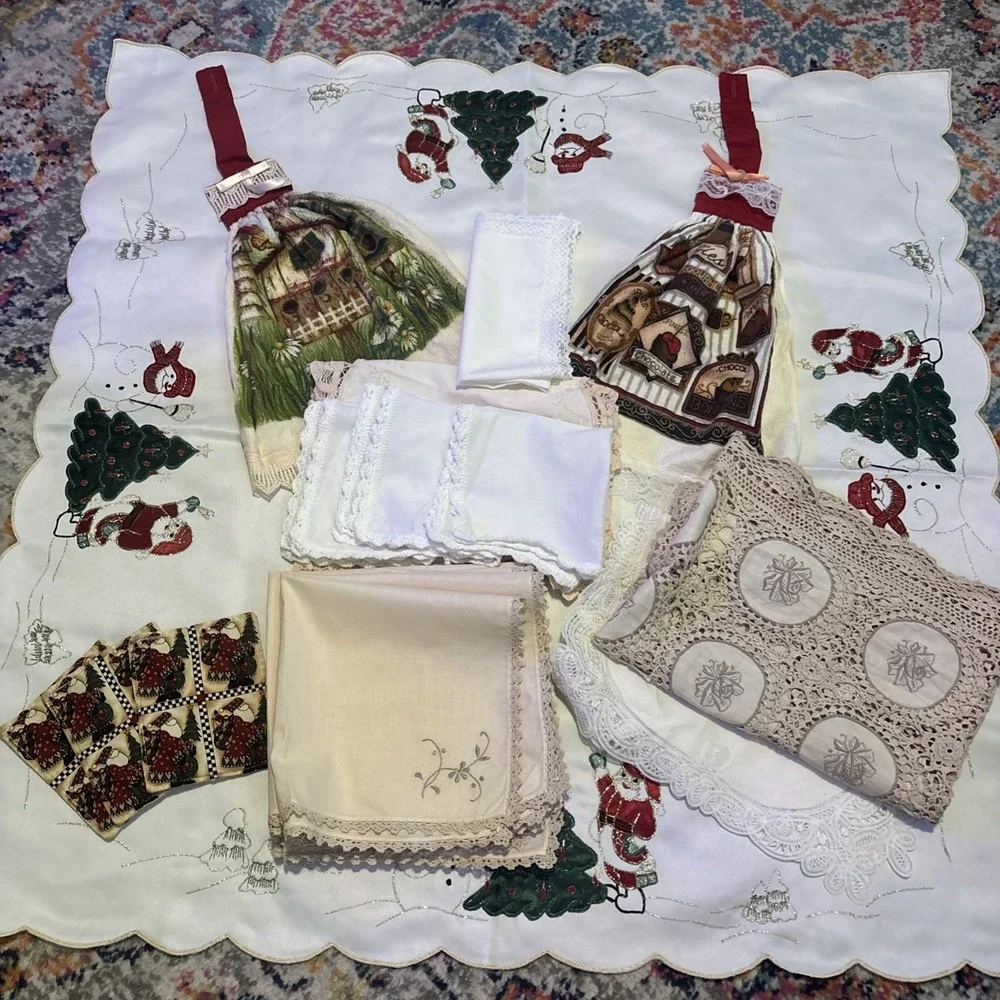 Vintage Lot Of Linen Embroidery‎ Pieces. Napkins, Hankies, Runners, Doilies.
